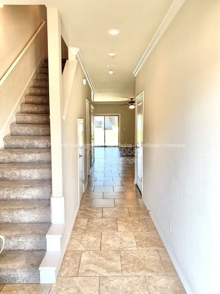 2719 W Shasta Rd - Photo 2 of 10