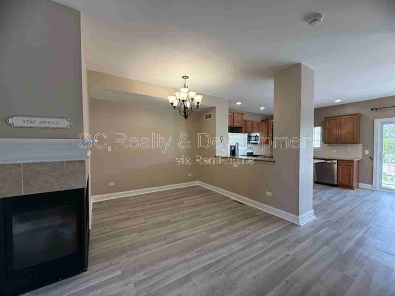 112 Lakeshore Dr - Photo 4 of 32