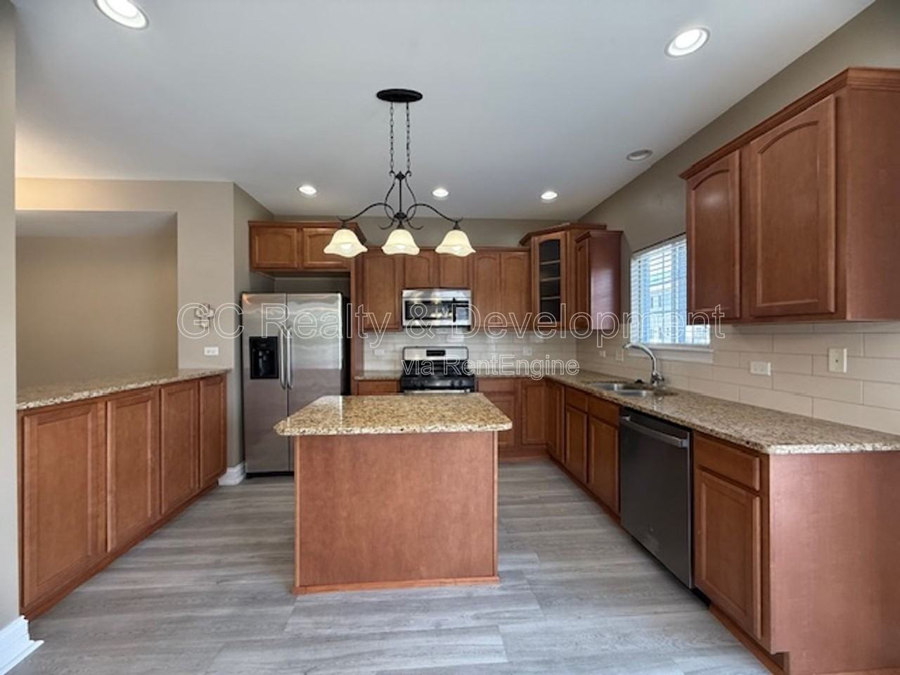 112 Lakeshore Dr - Photo 7 of 32