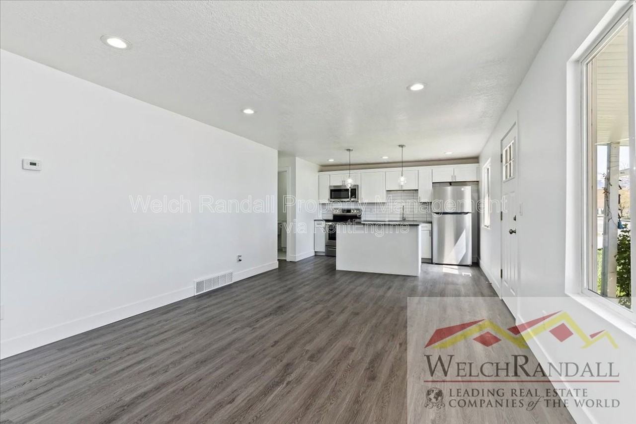 212 W 4800 S - Photo 5 of 24