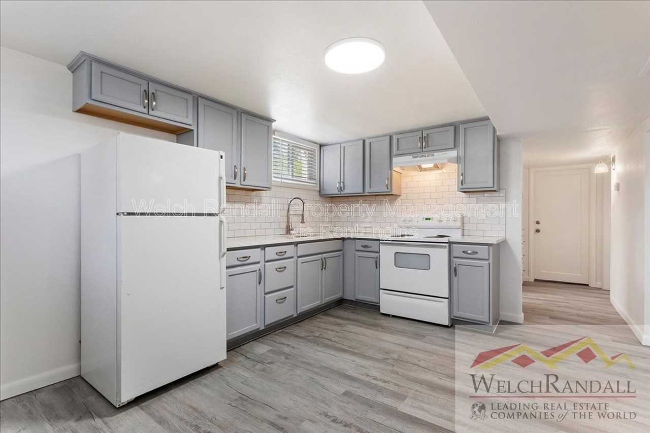 2711 Gramercy Ave #C - Photo 6 of 19