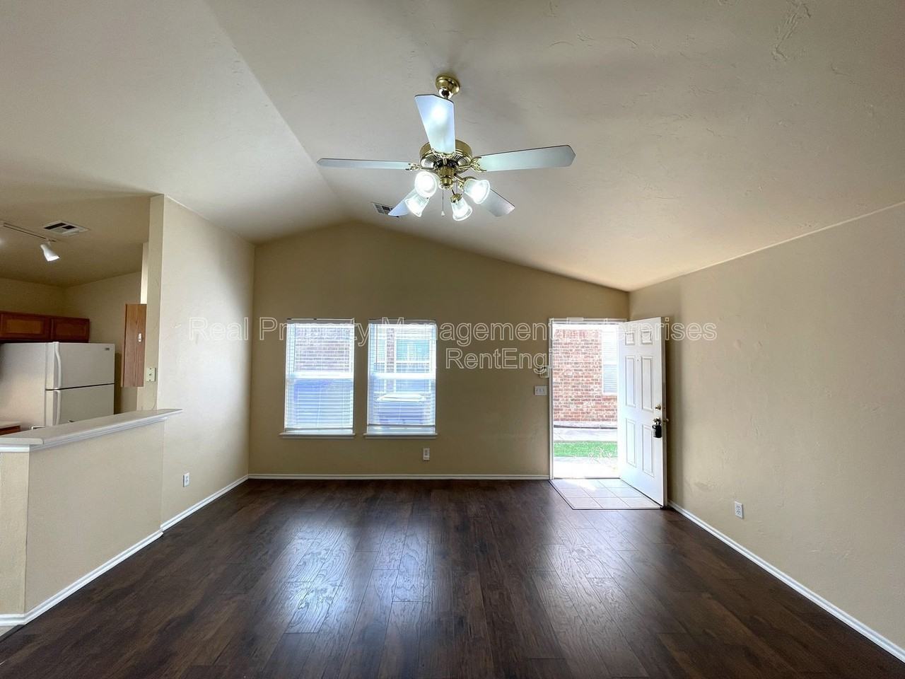 1915 Leeds Ln - Photo 3 of 15