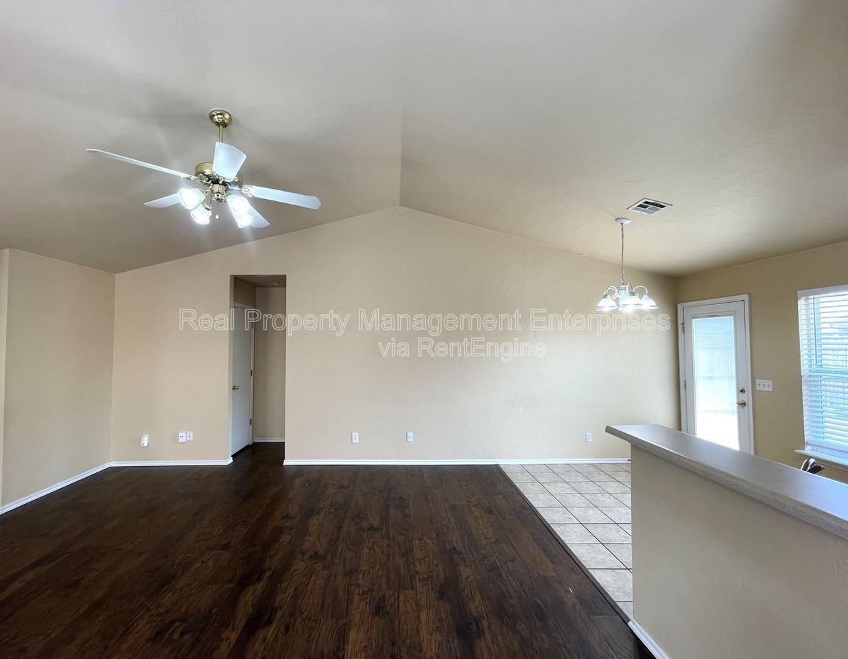 1915 Leeds Ln - Photo 5 of 15
