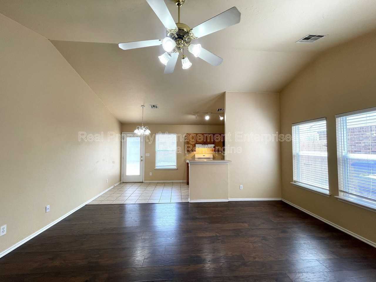1915 Leeds Ln - Photo 6 of 15