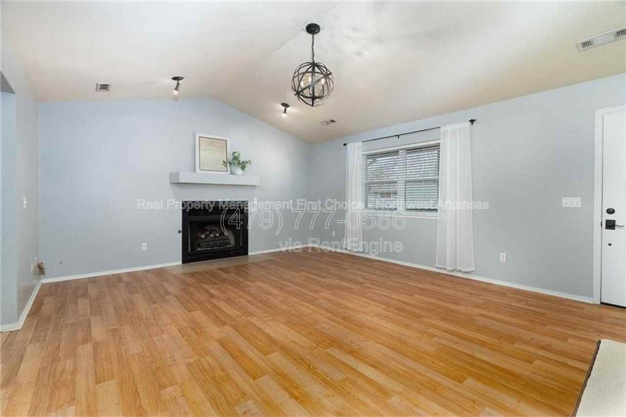 3231 W Shale St - Photo 5 of 14