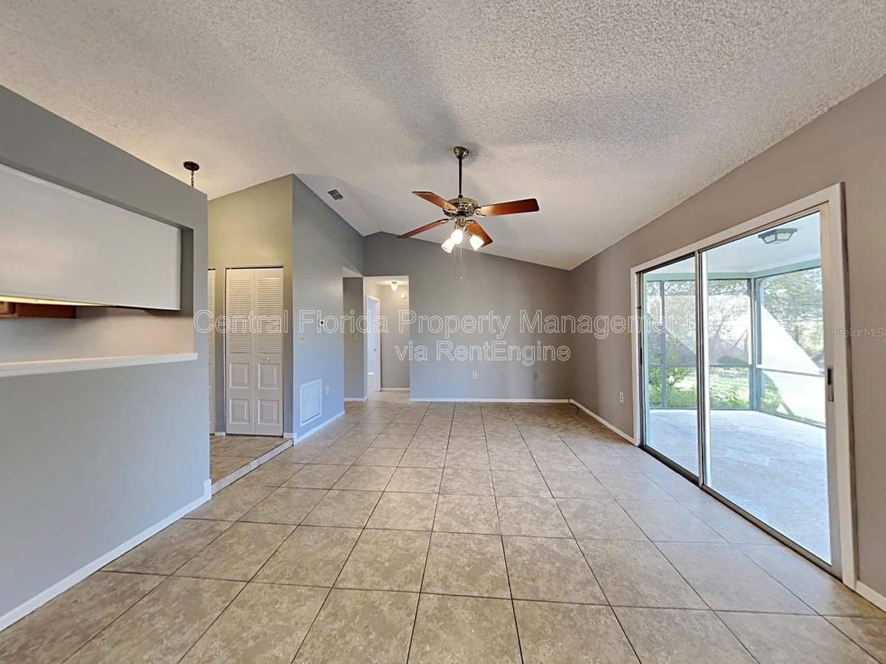 3240 Butterfield St - Photo 3 of 18