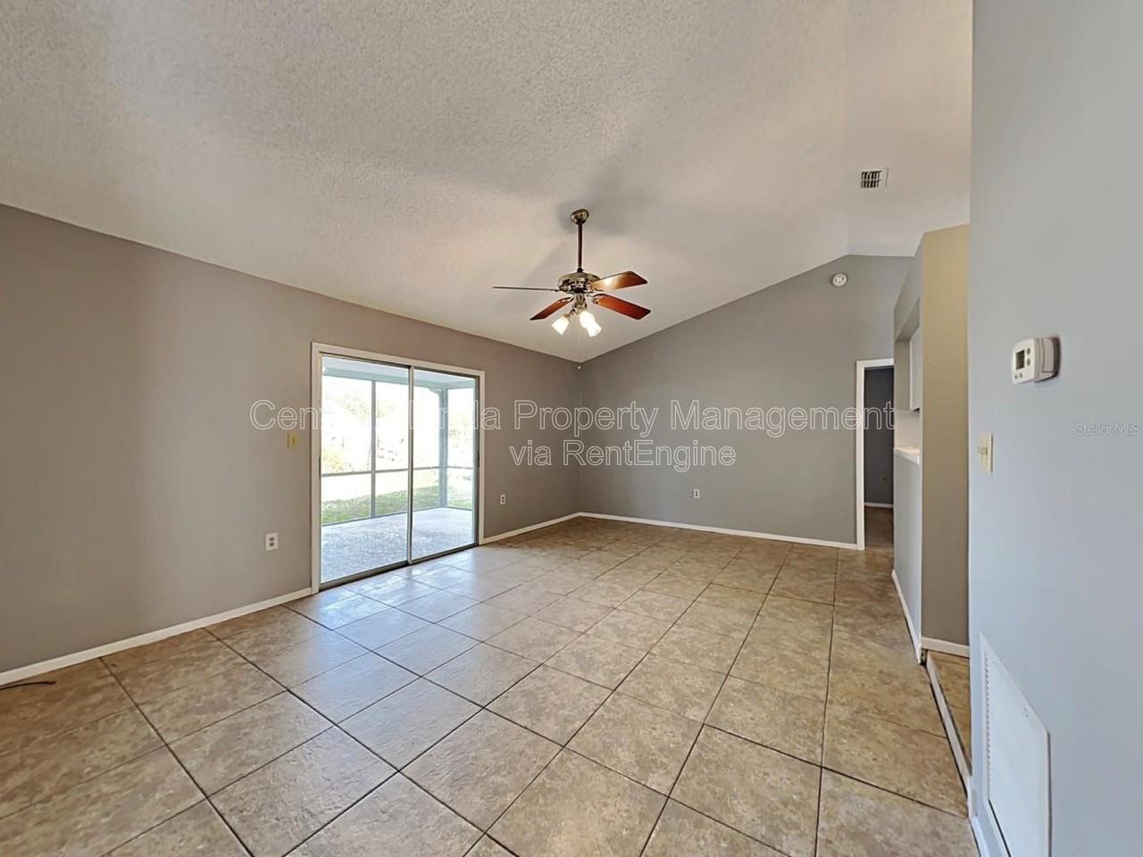 3240 Butterfield St - Photo 4 of 18
