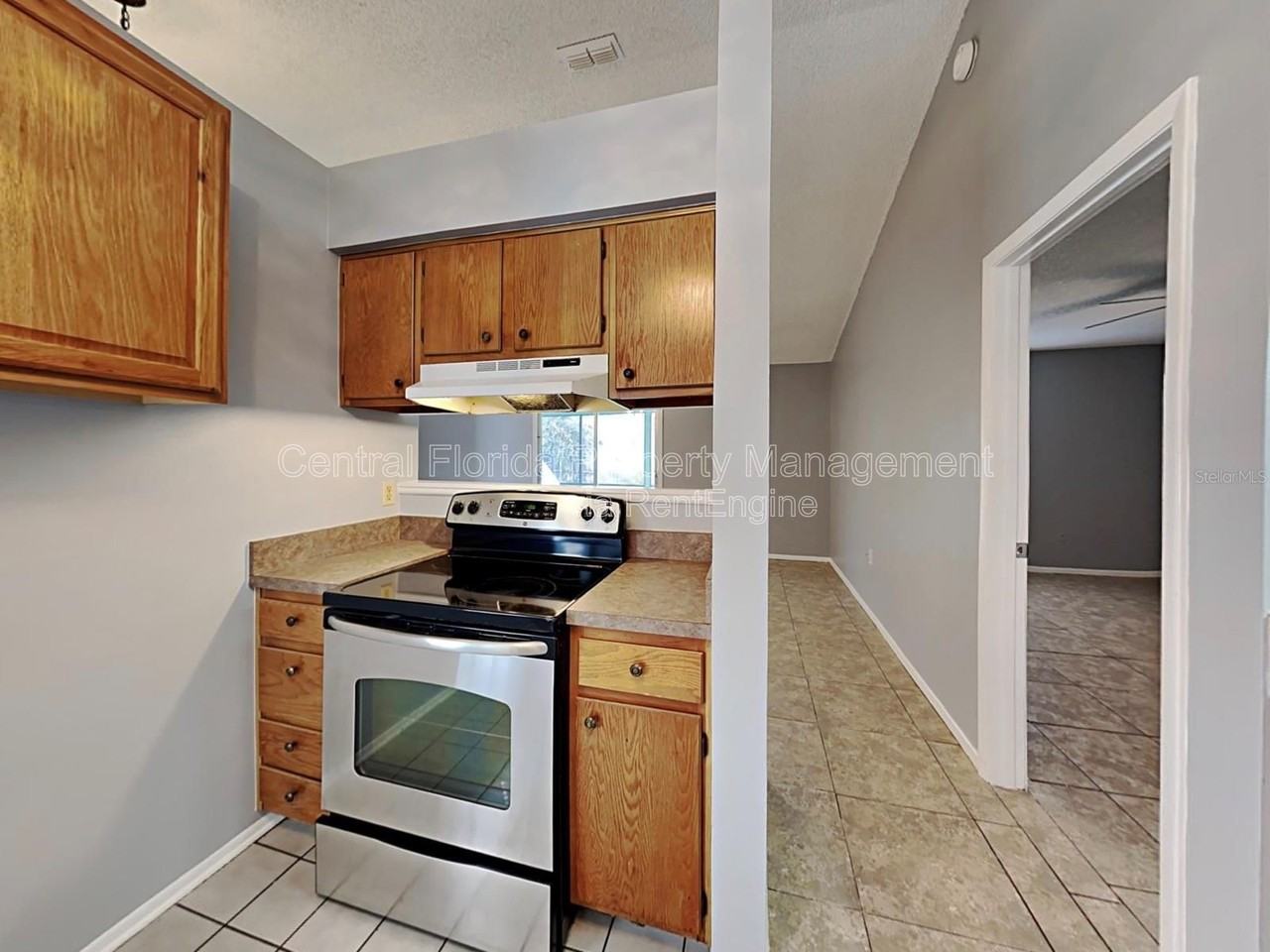 3240 Butterfield St - Photo 5 of 18
