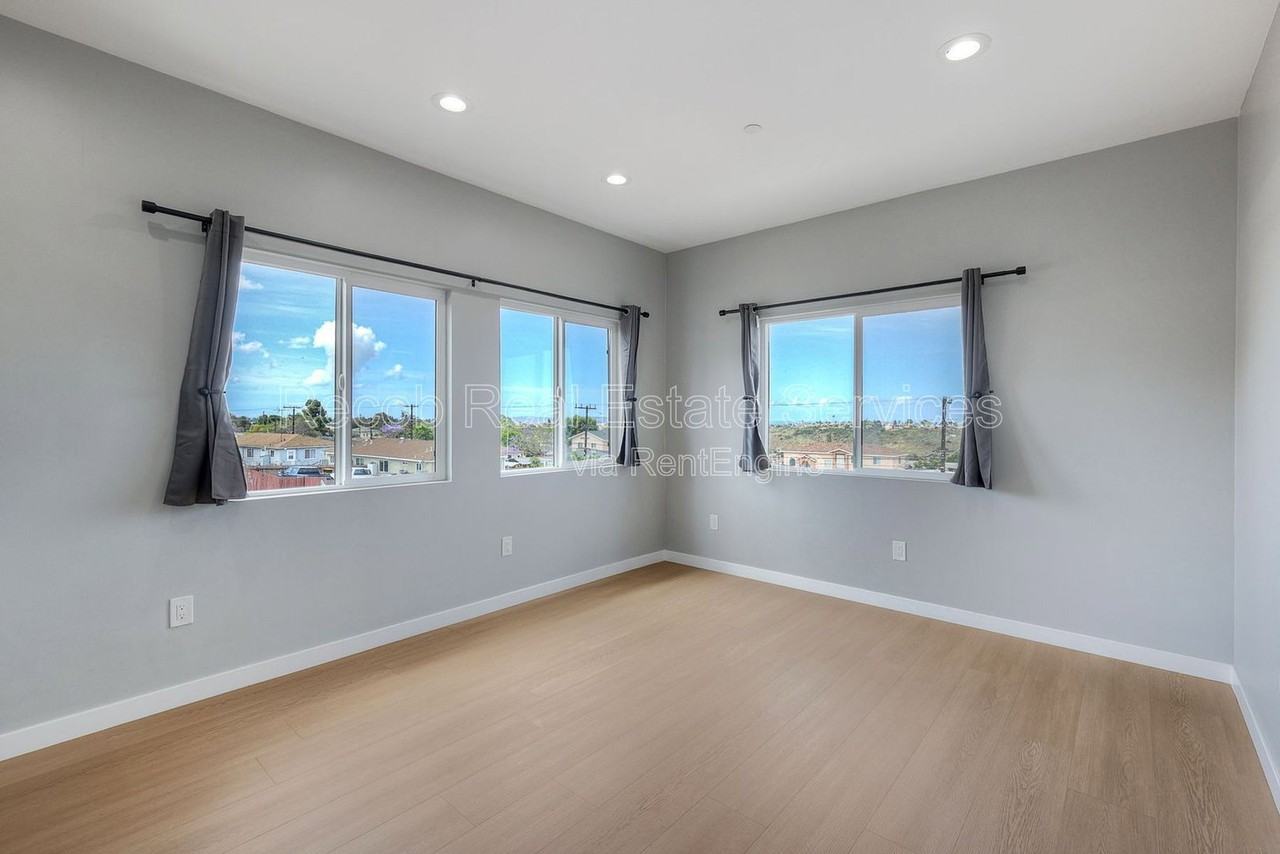 2394 W Jewett St #2392 - Photo 2 of 19