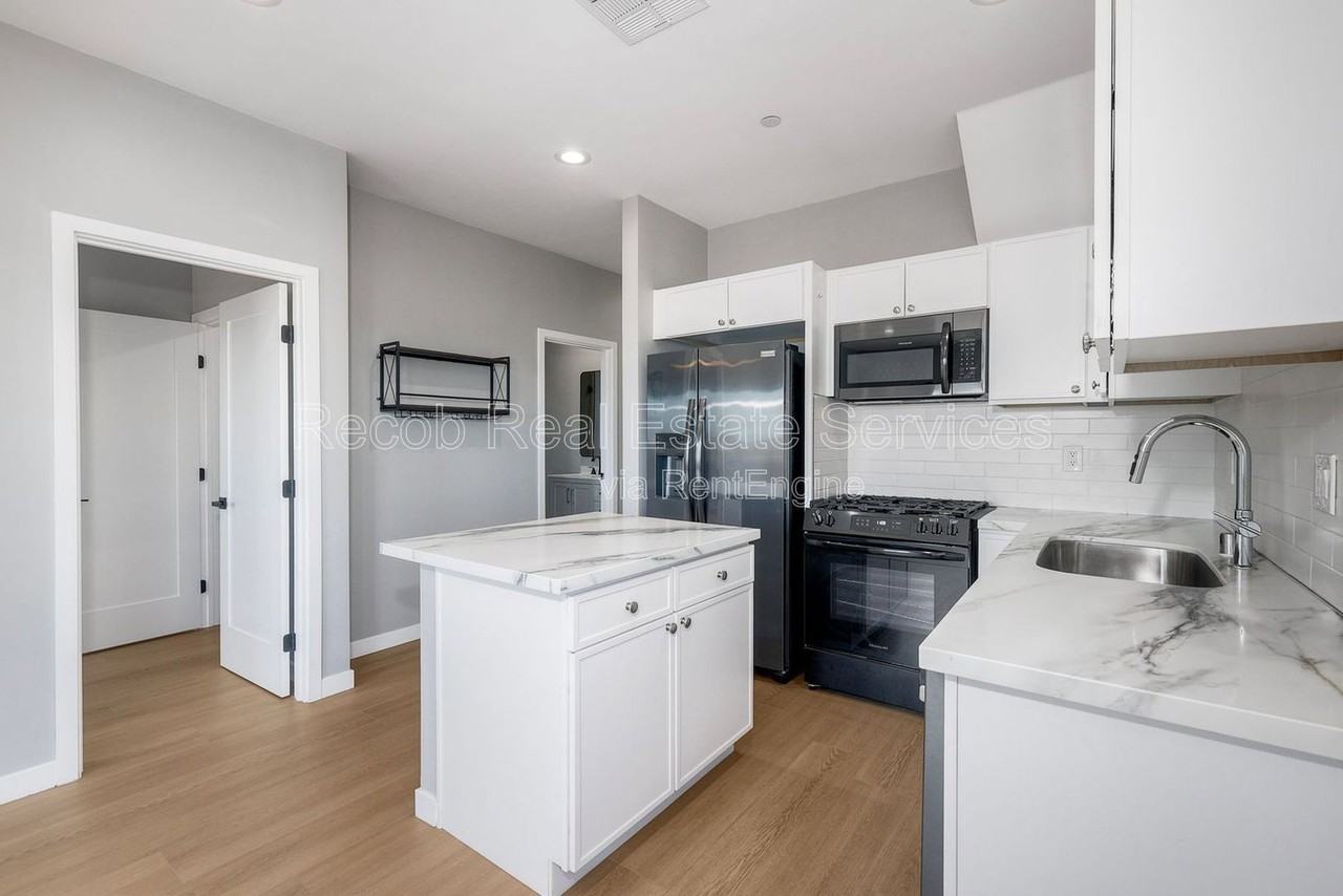 2394 W Jewett St #2392 - Photo 4 of 19