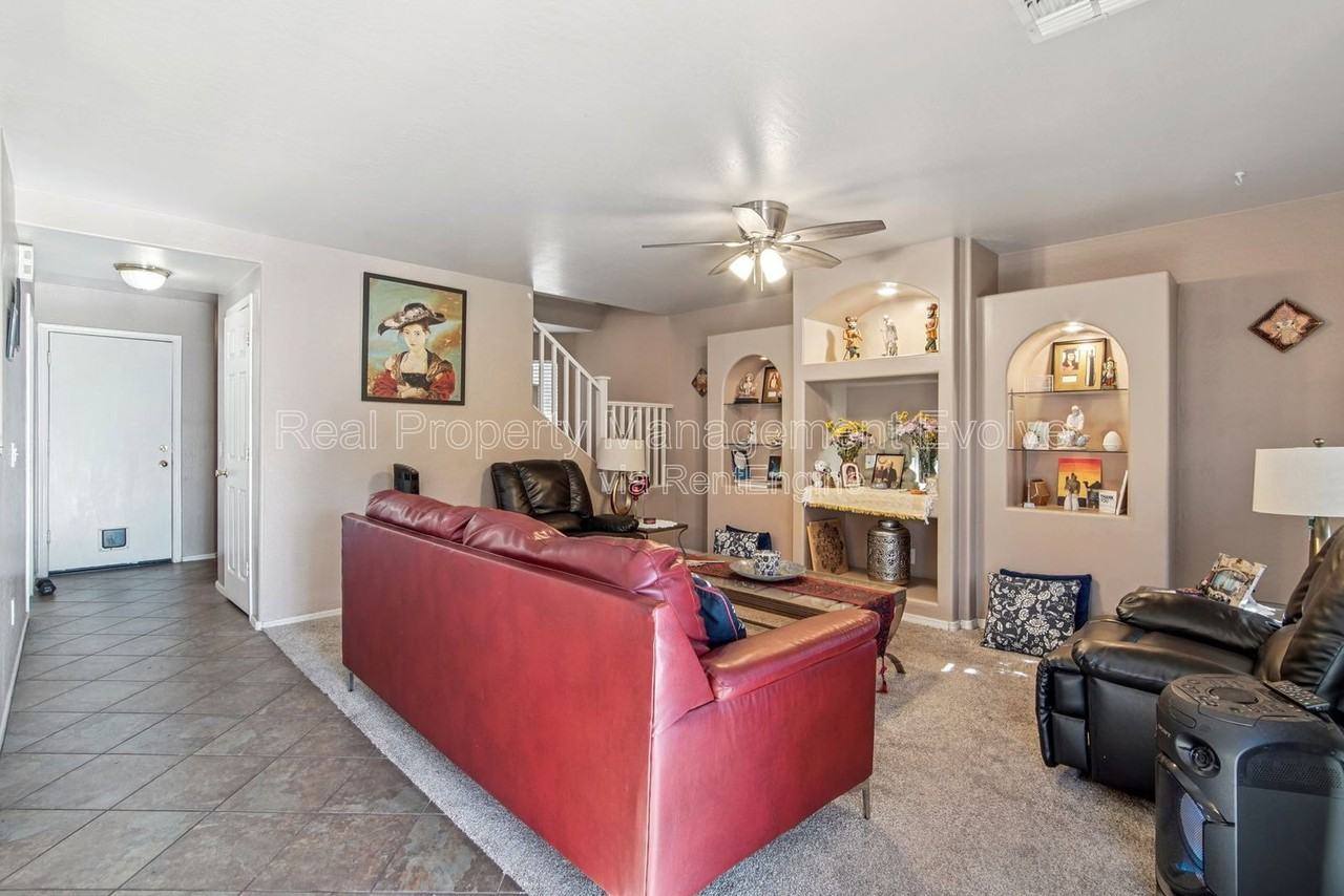 12571 W Mauna Loa Ln - Photo 5 of 38