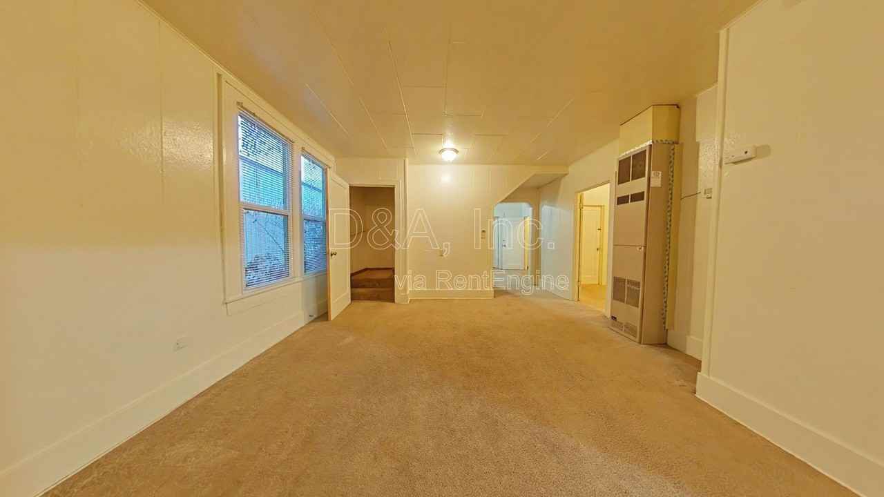 631 Nw 3rd St - Photo 2 of 11