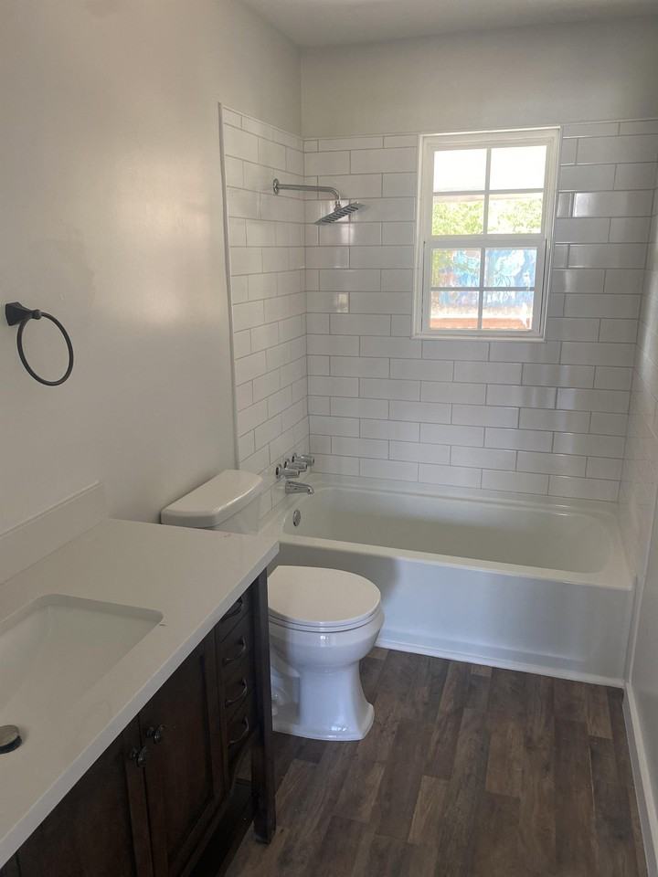 1204 Alta Vista Dr #1 - Photo 5 of 18