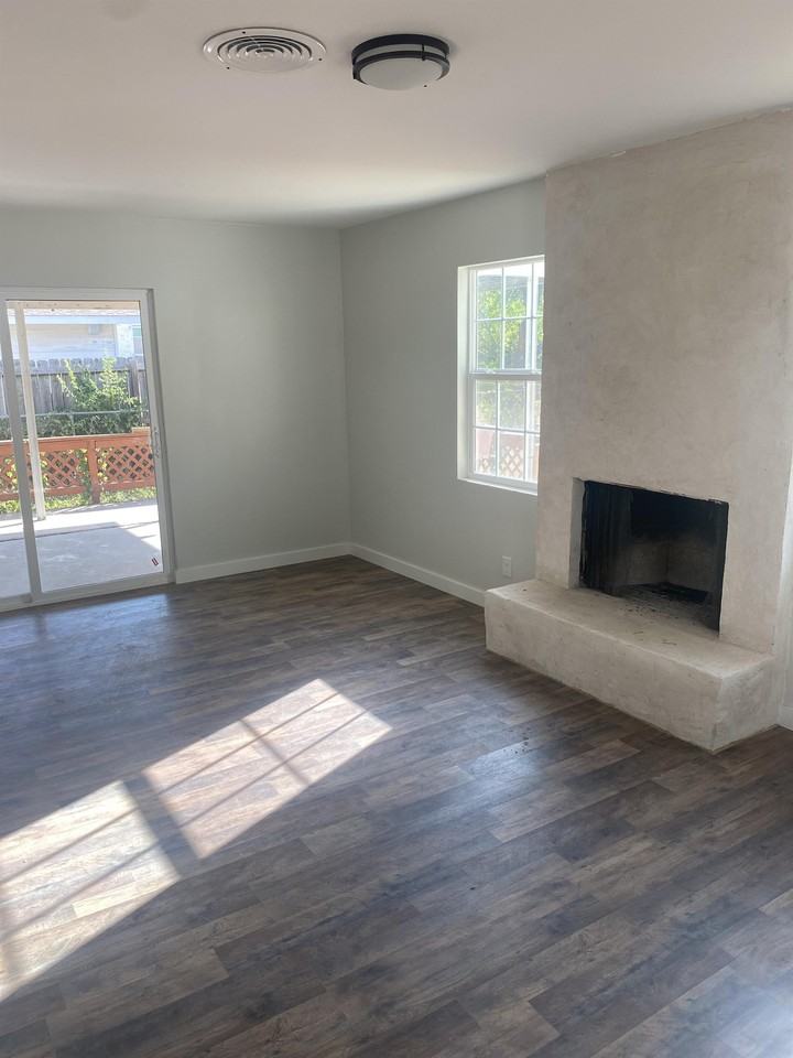 1204 Alta Vista Dr #1 - Photo 6 of 18