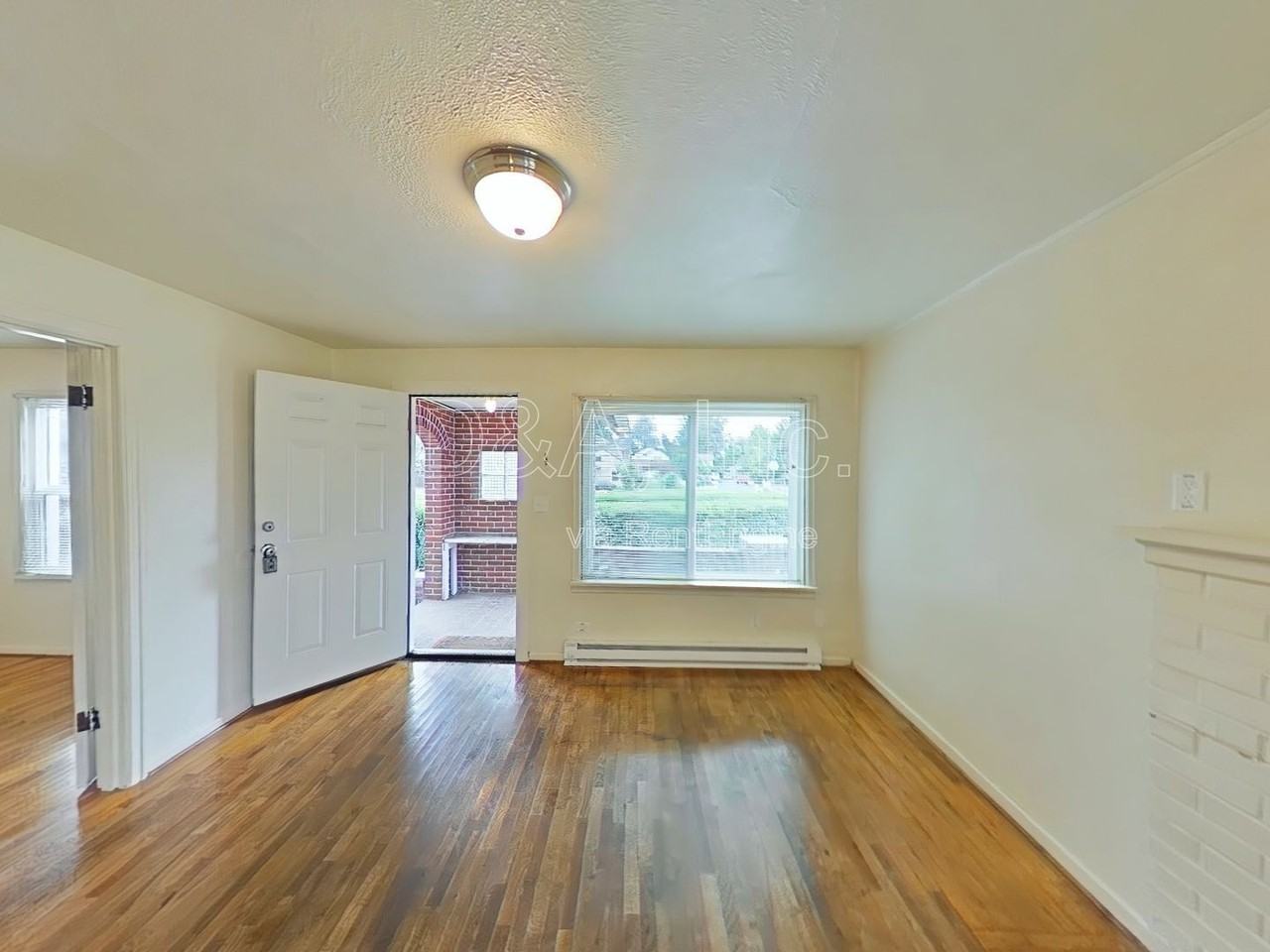 1925 Nw Grant Ave - Photo 2 of 19