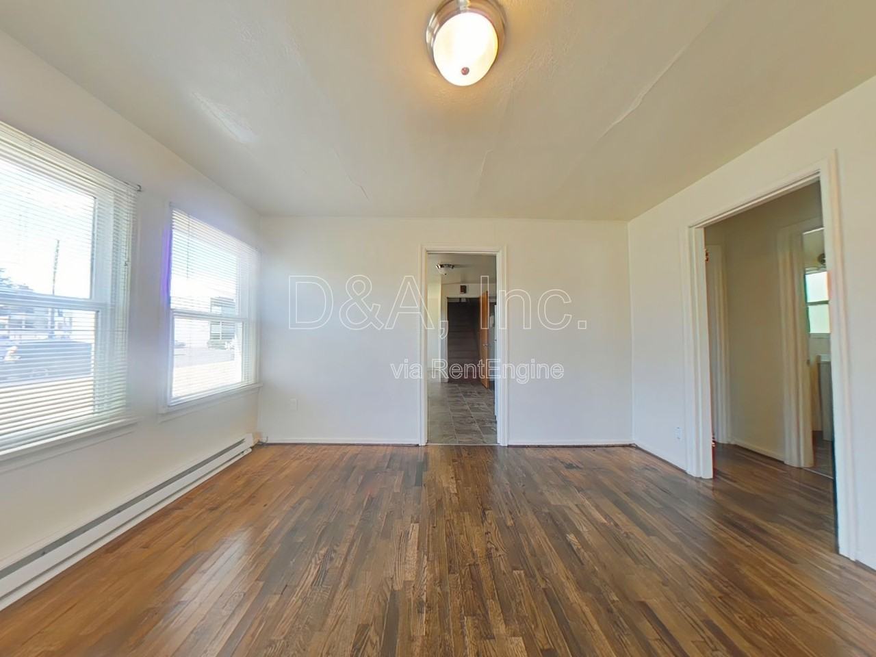 1925 Nw Grant Ave - Photo 3 of 19