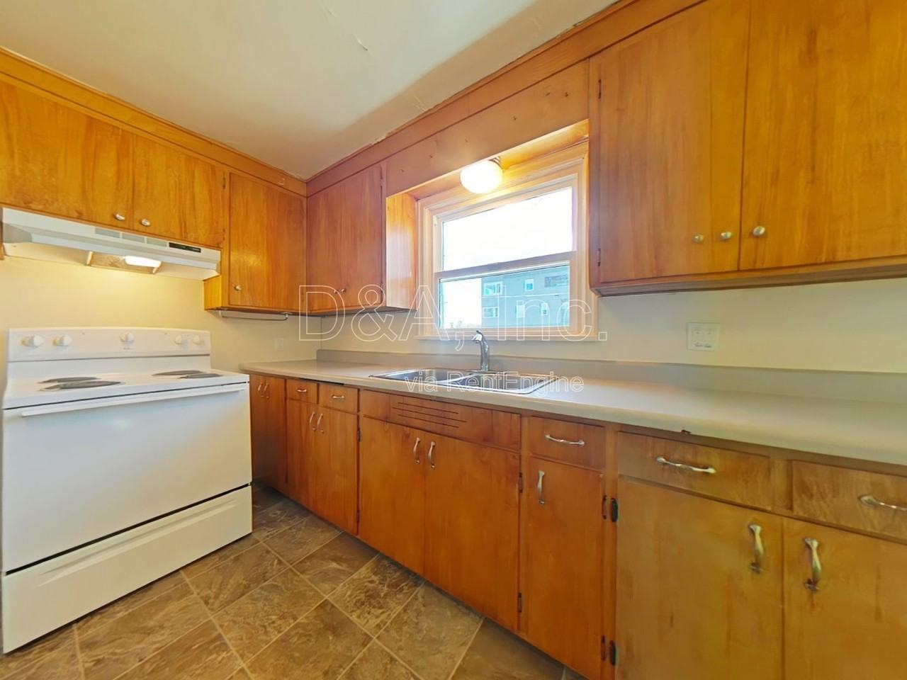 1925 Nw Grant Ave - Photo 4 of 19