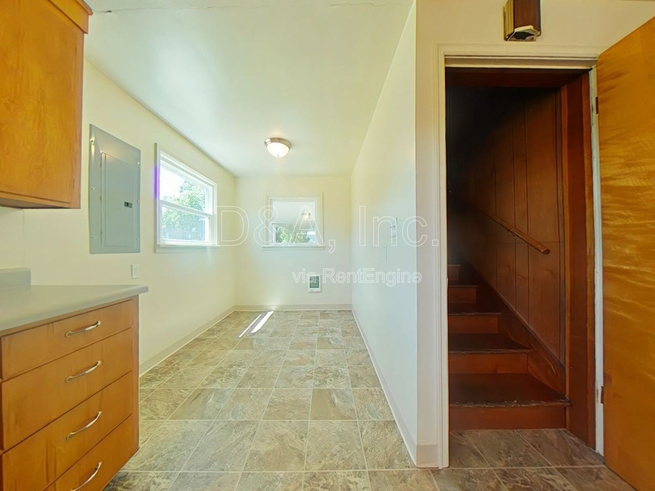 1925 Nw Grant Ave - Photo 5 of 19