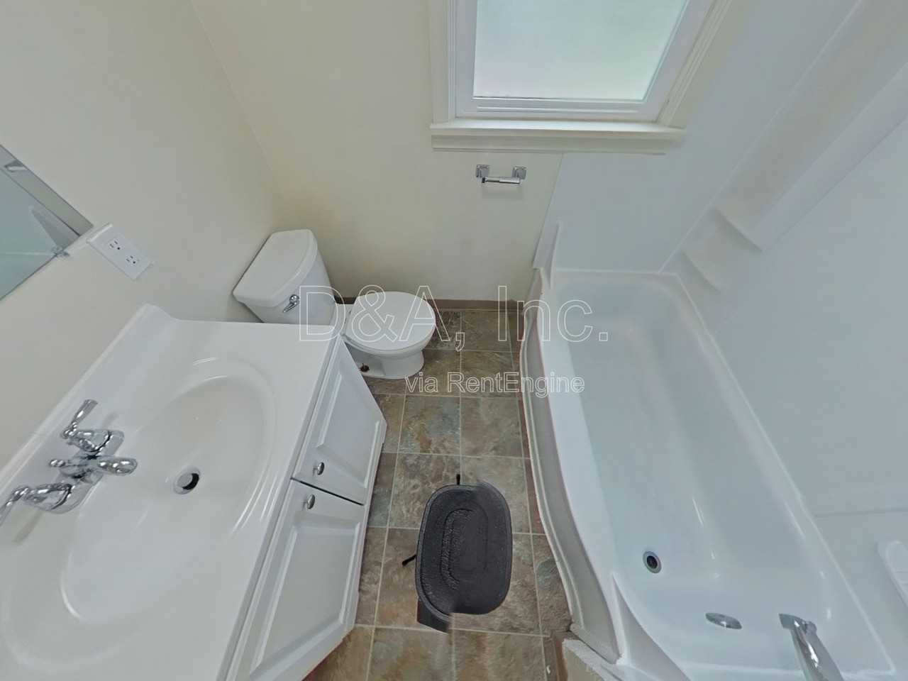 1925 Nw Grant Ave - Photo 6 of 19