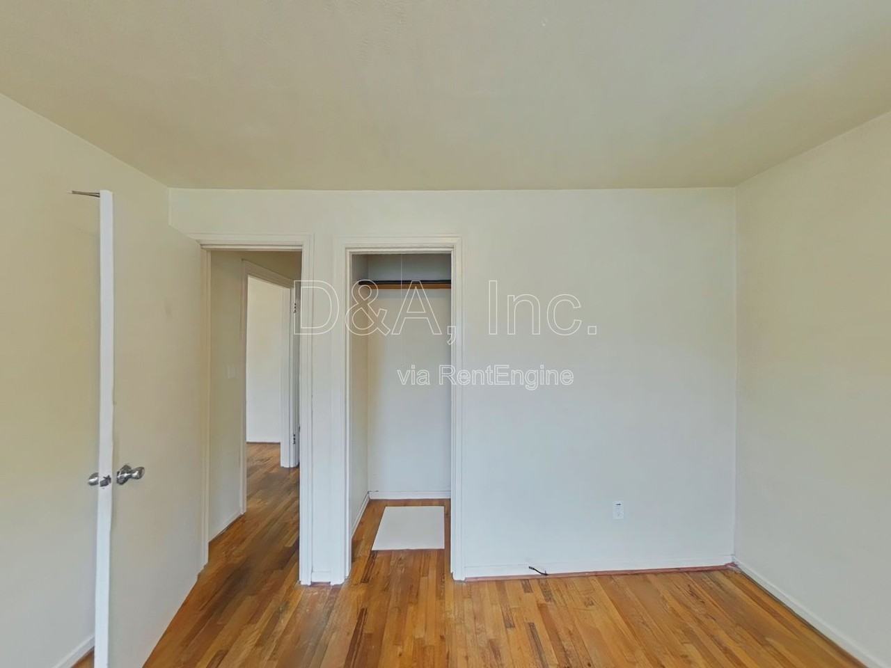 1925 Nw Grant Ave - Photo 7 of 19
