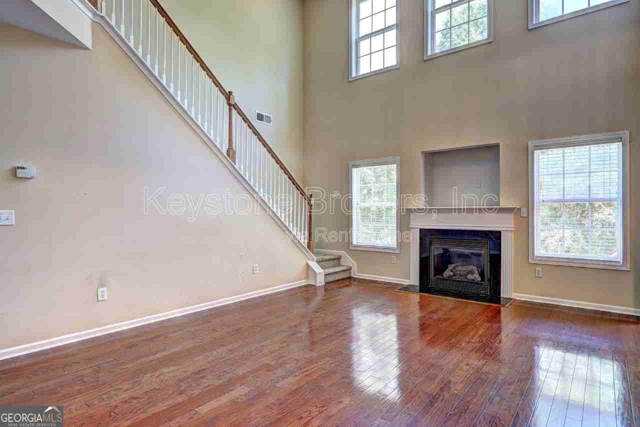 544 Vickers Ln - Photo 2 of 3