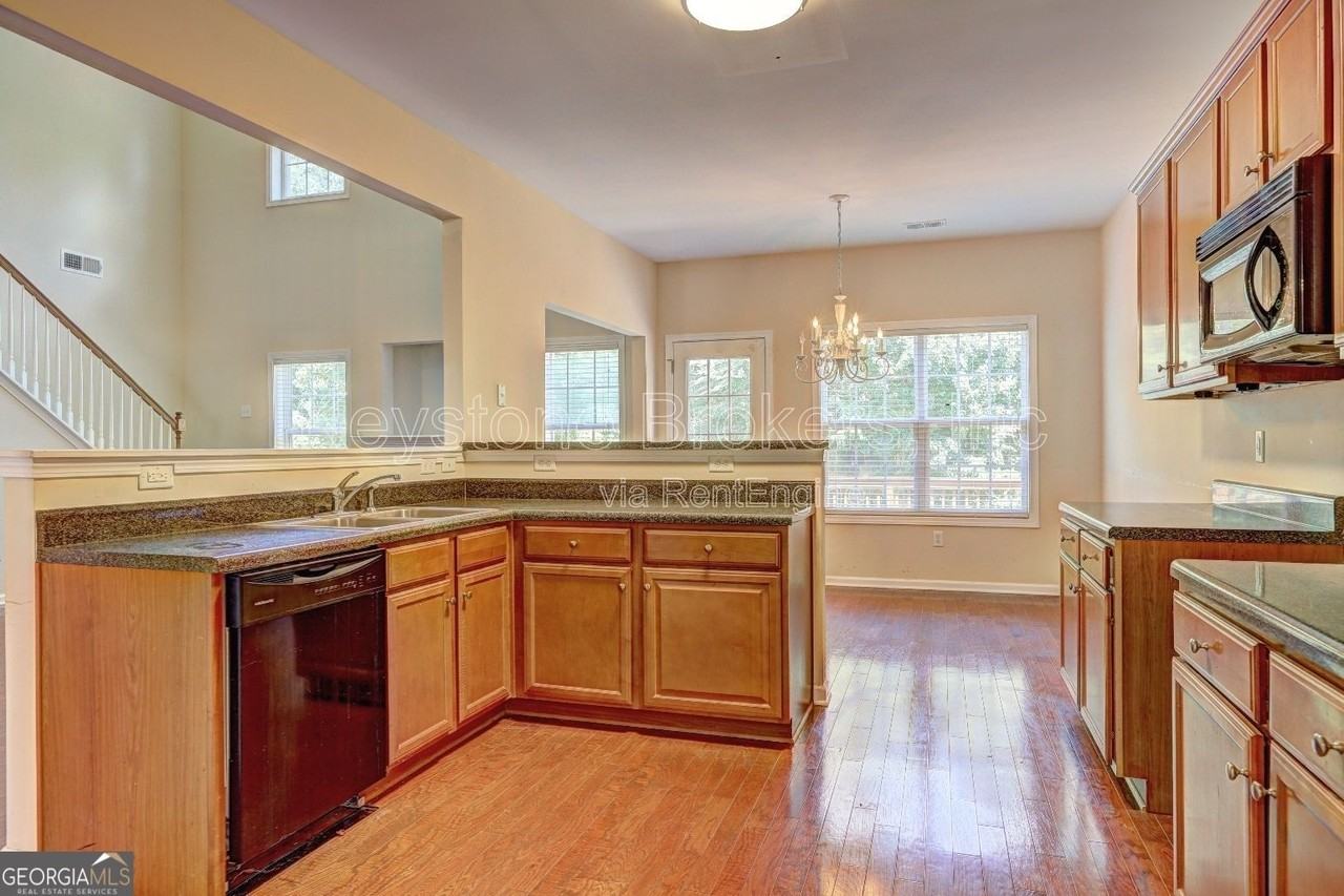 544 Vickers Ln - Photo 3 of 3