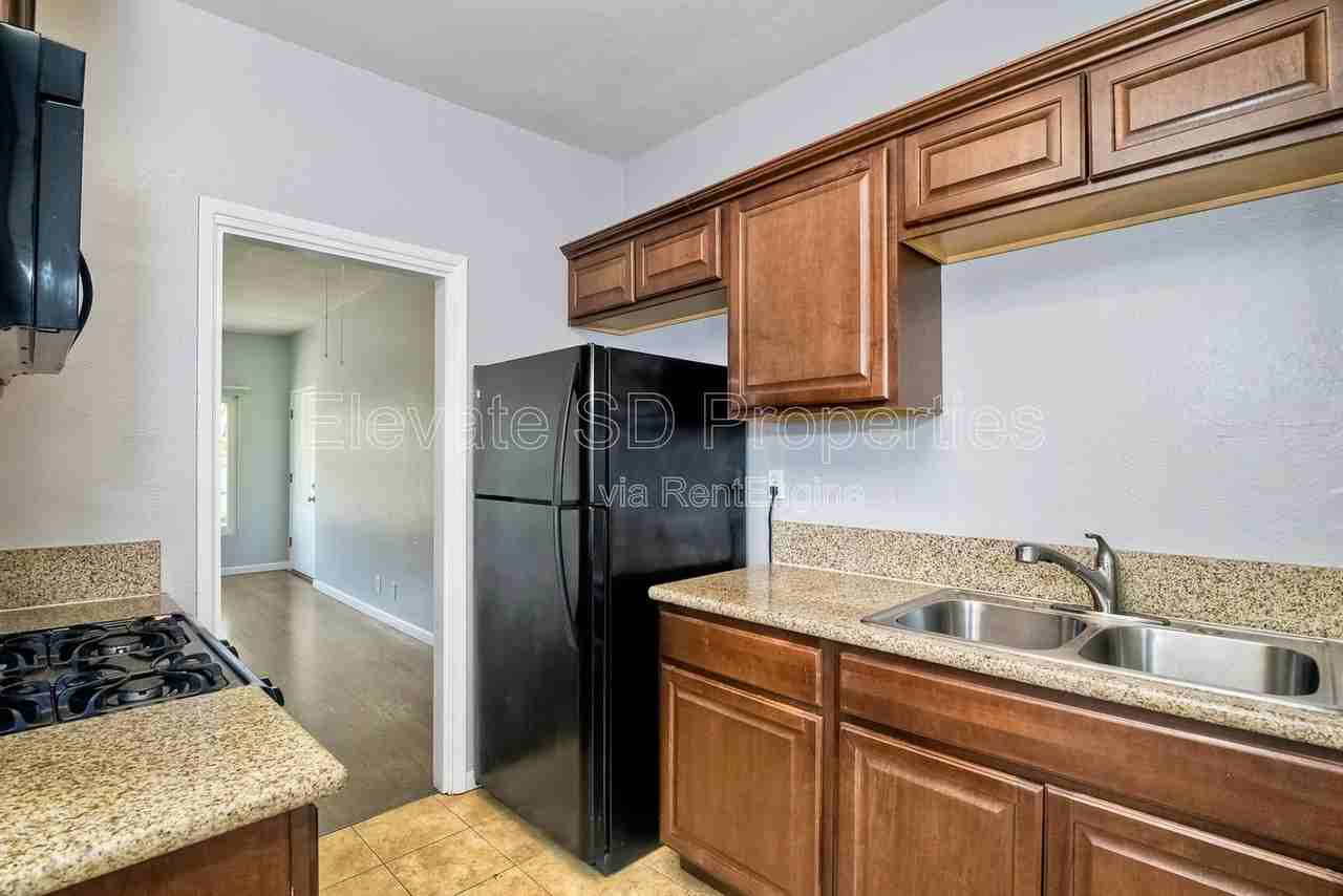 3557 College Ave - Photo 2 of 25