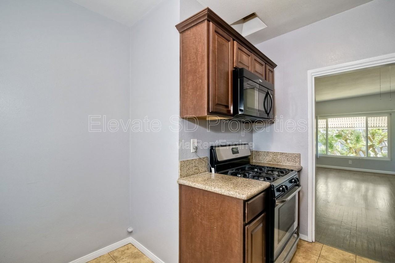 3557 College Ave - Photo 3 of 25