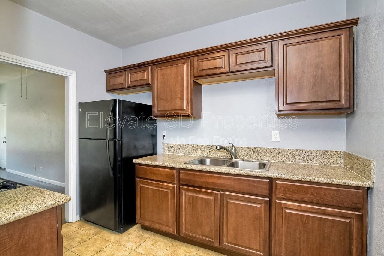 3557 College Ave - Photo 4 of 25