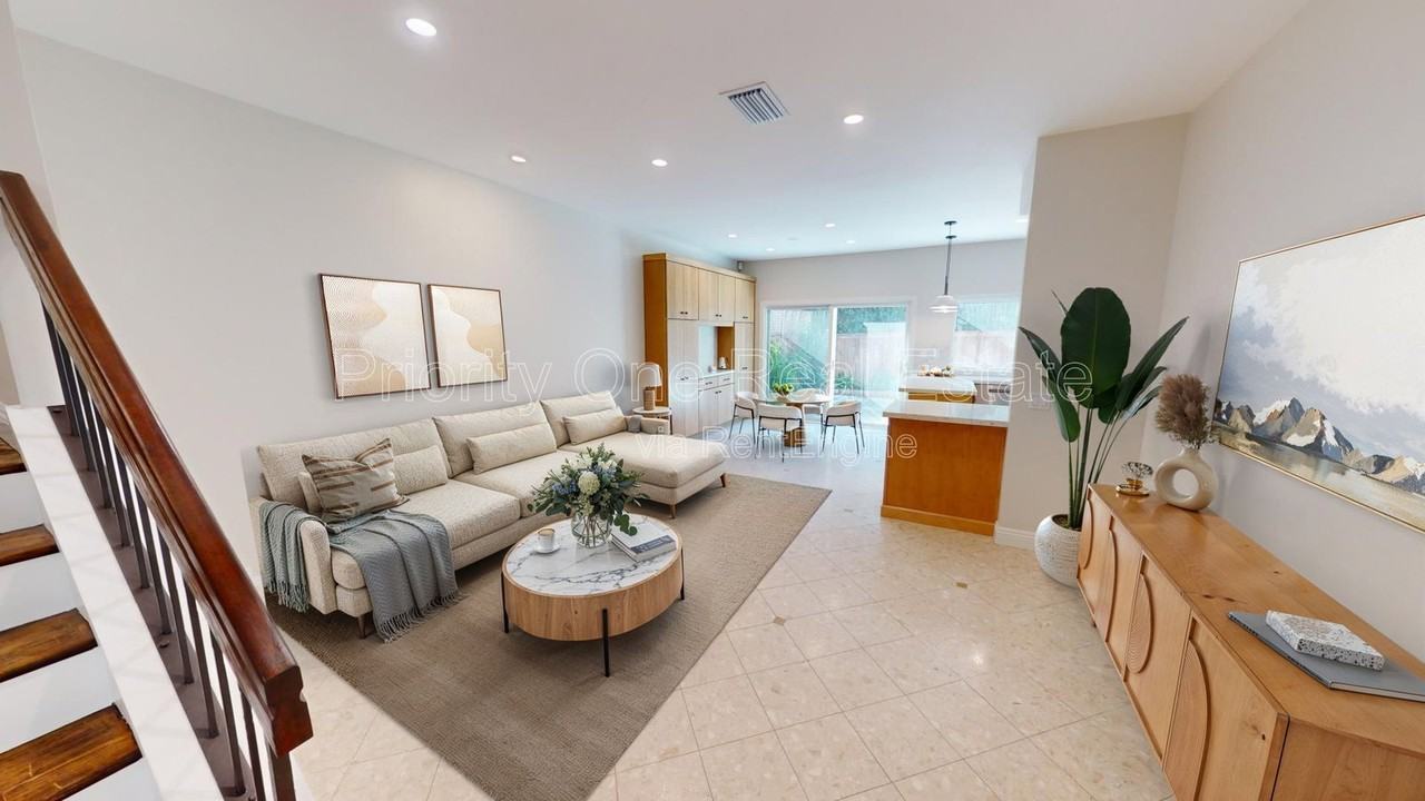 2212 Summerhill Dr - Photo 4 of 18