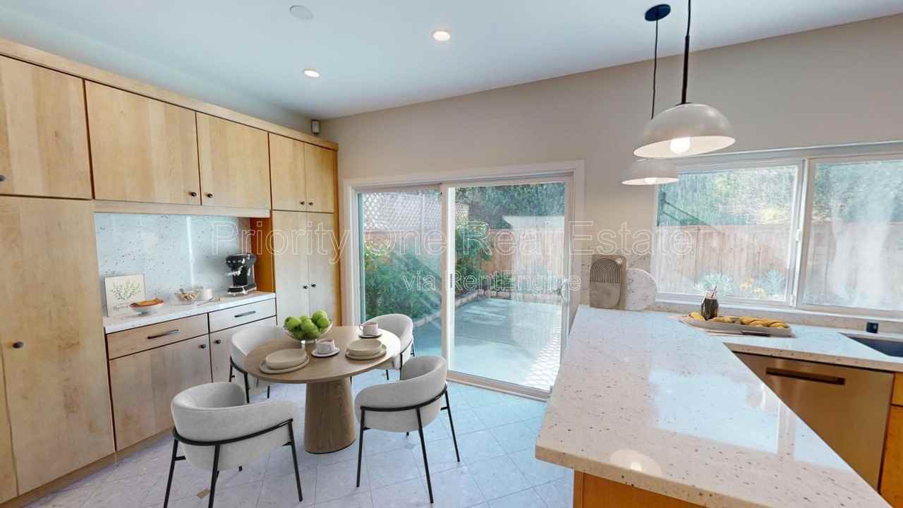 2212 Summerhill Dr - Photo 5 of 18
