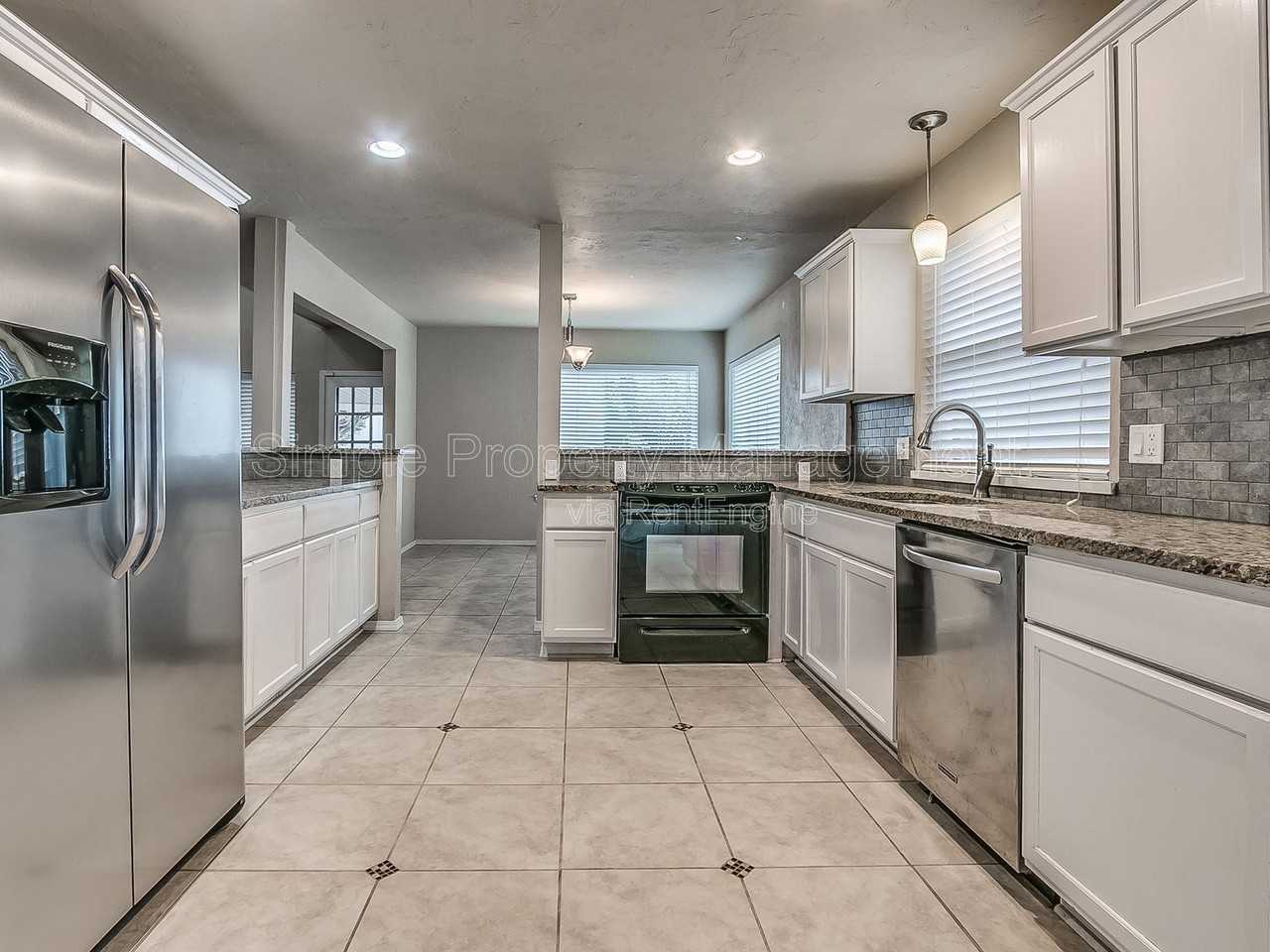 10824 Admiral Dr - Photo 3 of 42