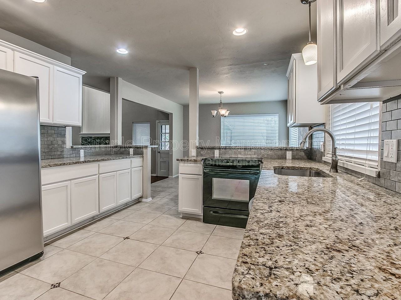 10824 Admiral Dr - Photo 4 of 42