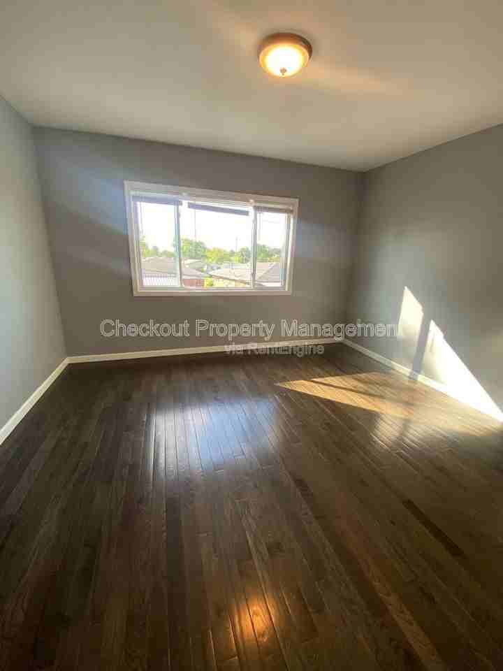 812 Schirmer St - Photo 2 of 8