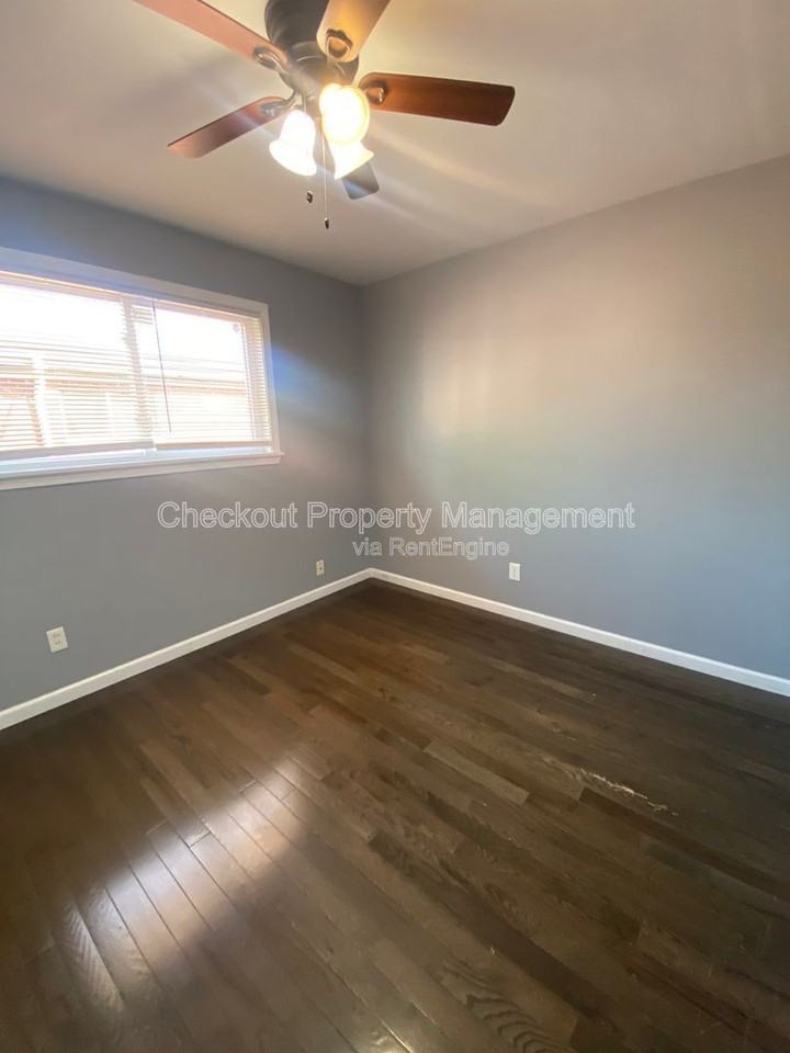 812 Schirmer St - Photo 6 of 8