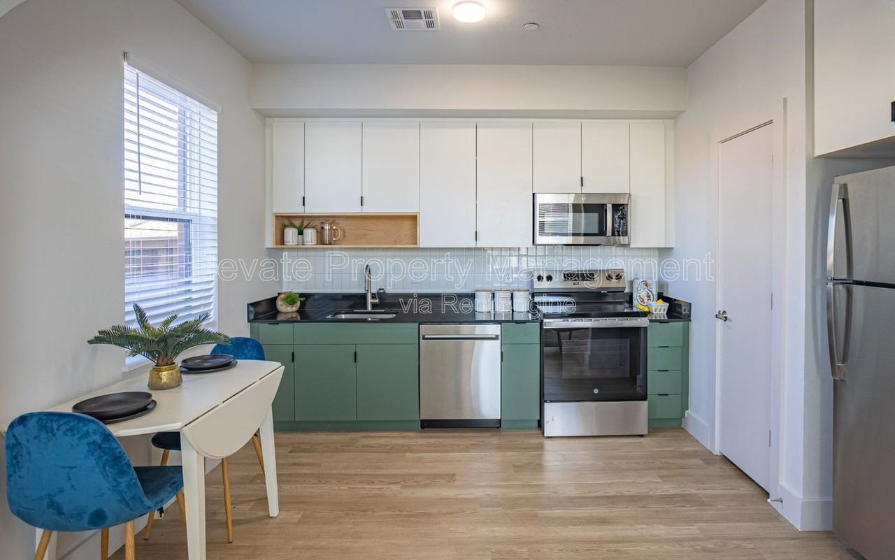 1701 Nw 12th St #11 - Photo 4 of 5