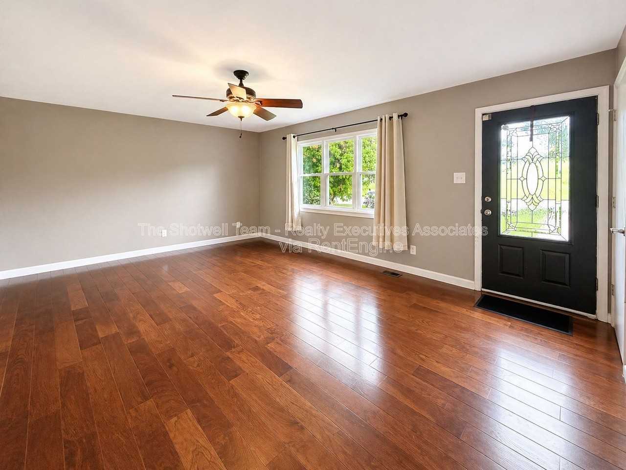 6400 Shetland Dr - Photo 2 of 10