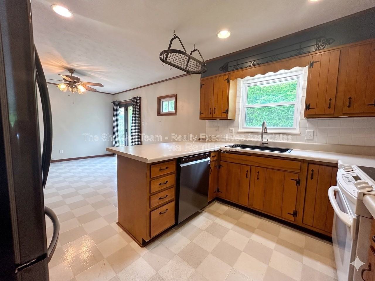 6400 Shetland Dr - Photo 4 of 10