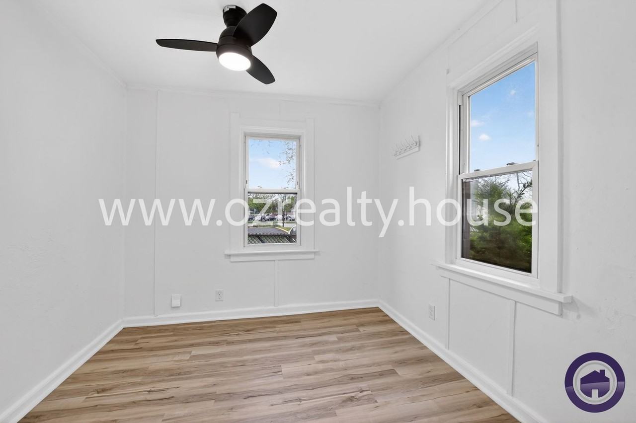 1464 Sunshine St #1 - Photo 5 of 15