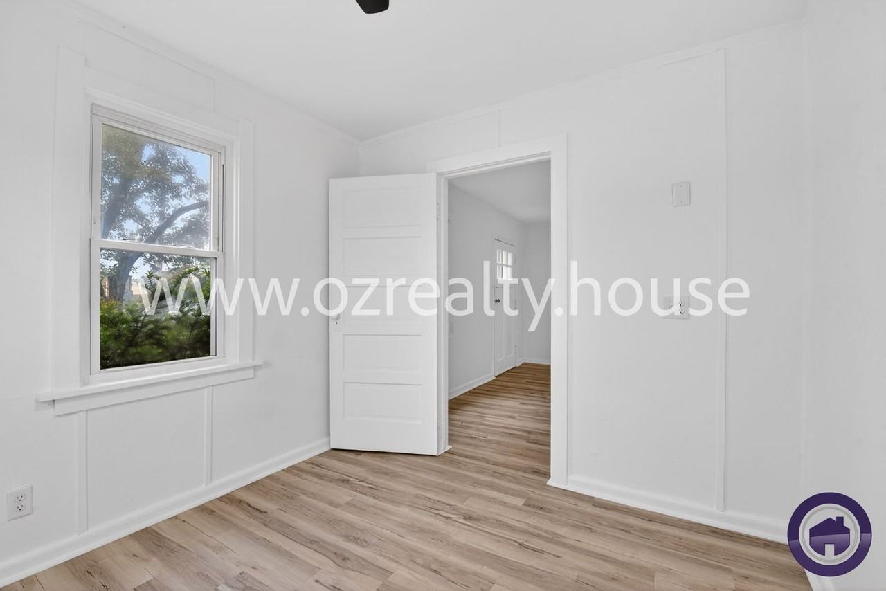 1464 Sunshine St #1 - Photo 7 of 15