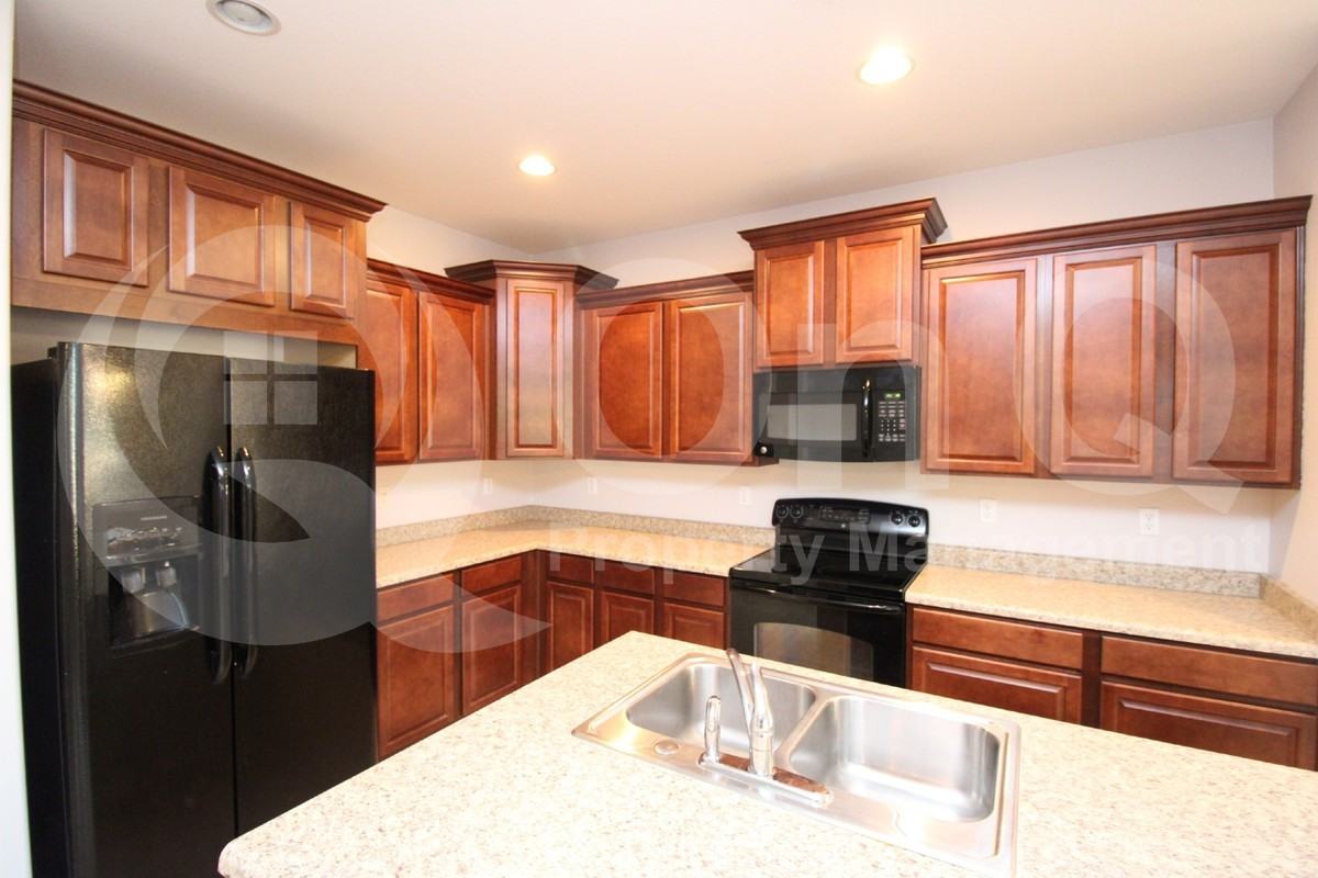 1094 E Sourwood Dr - Photo 2 of 31
