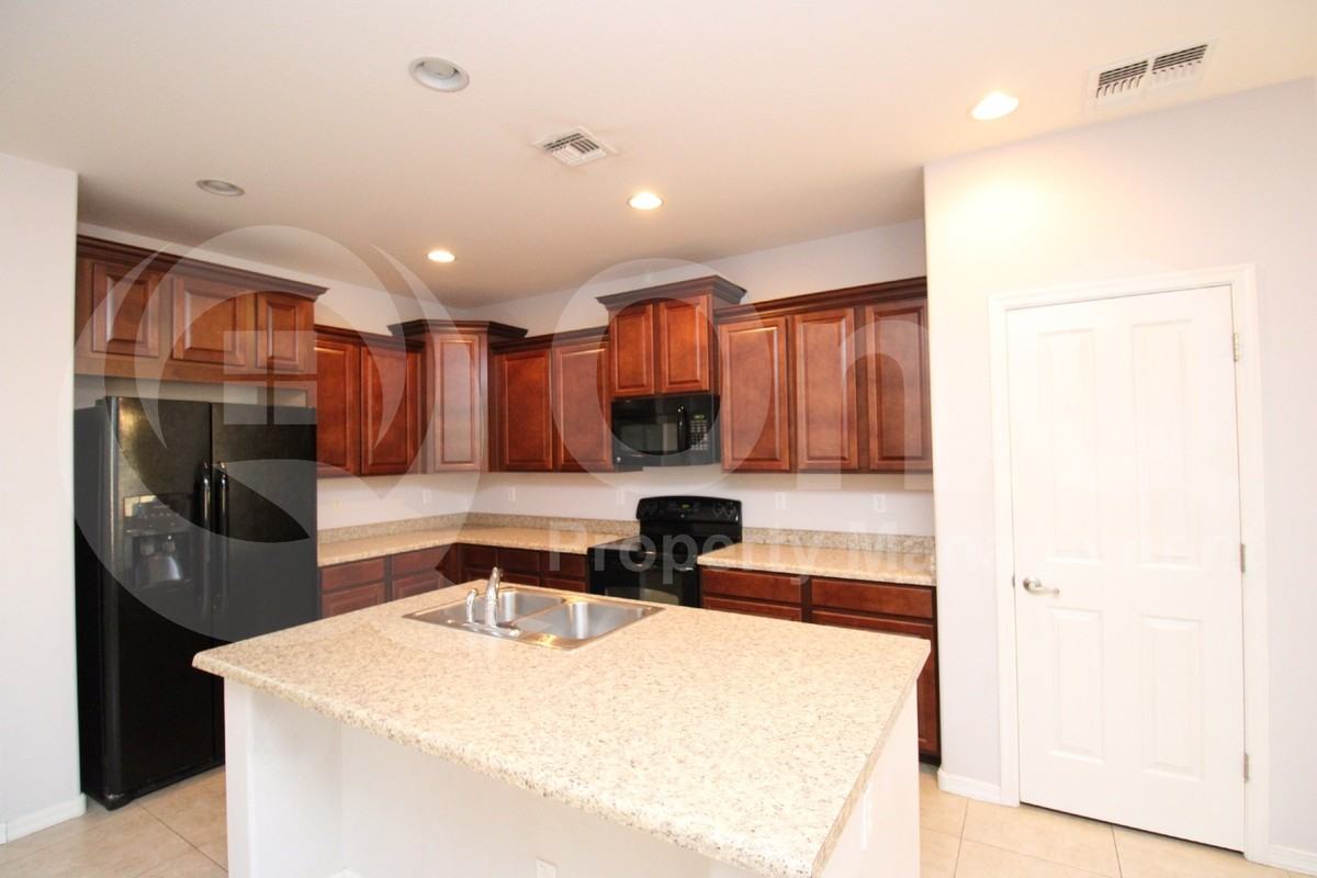 1094 E Sourwood Dr - Photo 3 of 31