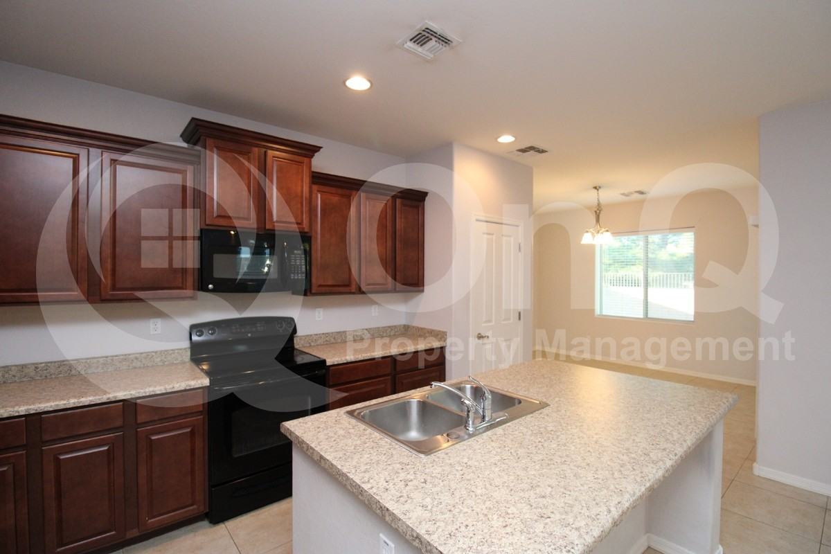 1094 E Sourwood Dr - Photo 4 of 31