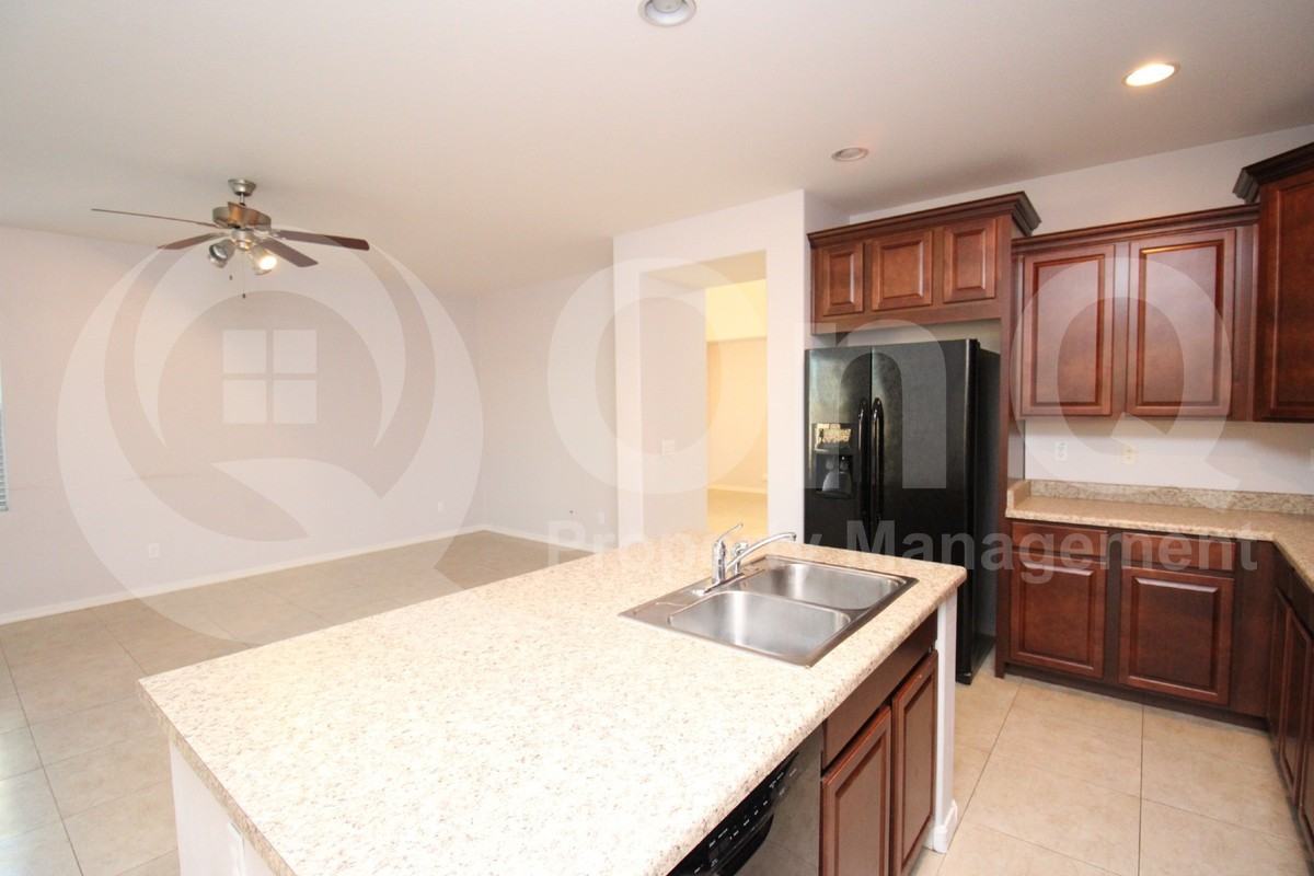 1094 E Sourwood Dr - Photo 5 of 31