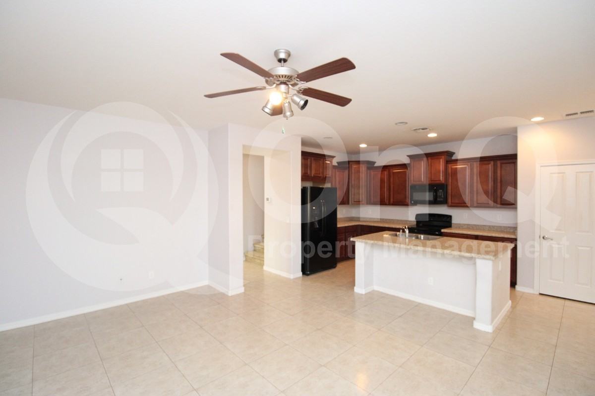 1094 E Sourwood Dr - Photo 6 of 31