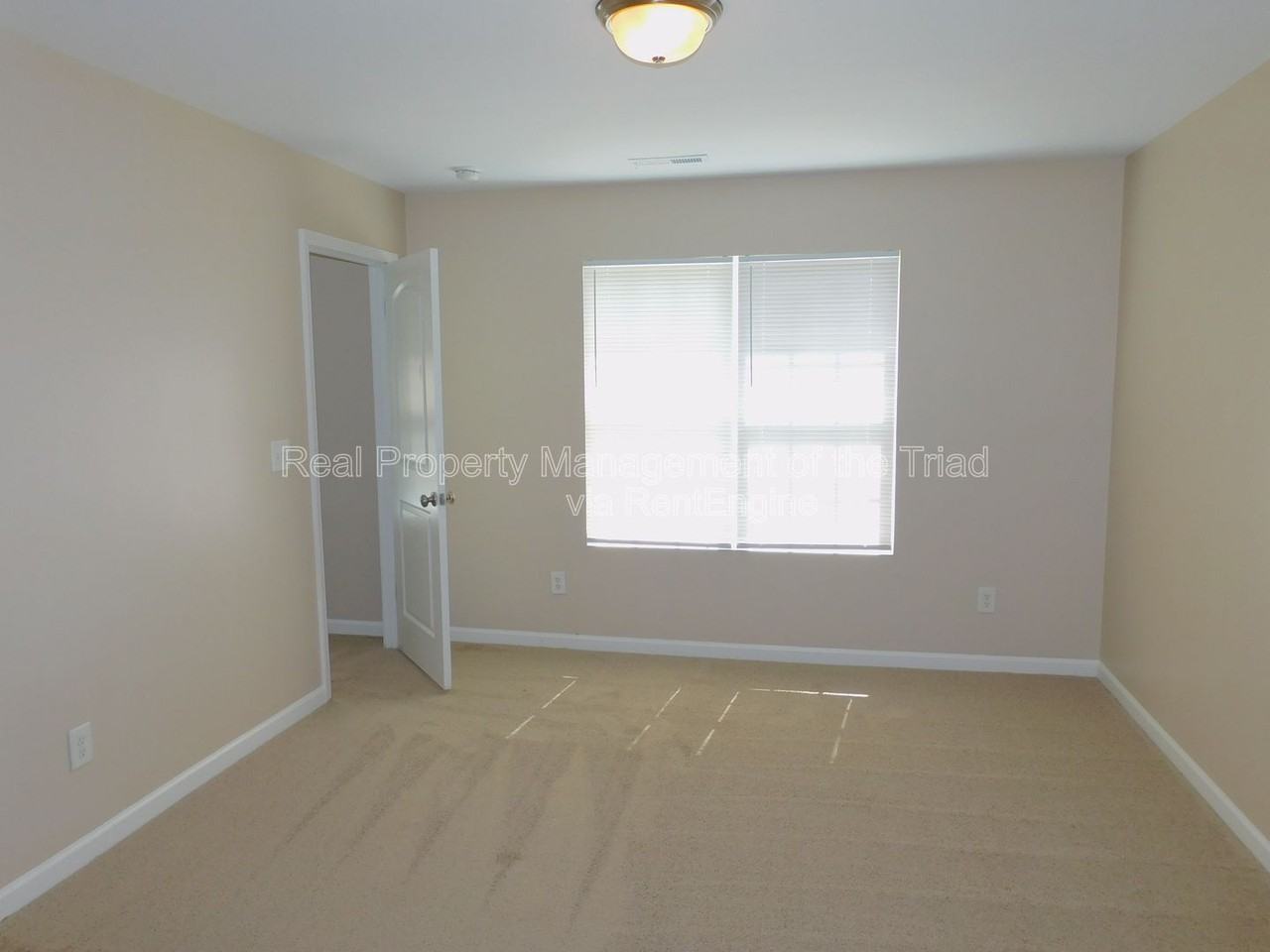 2035 Chapel Park Ln - Photo 5 of 30