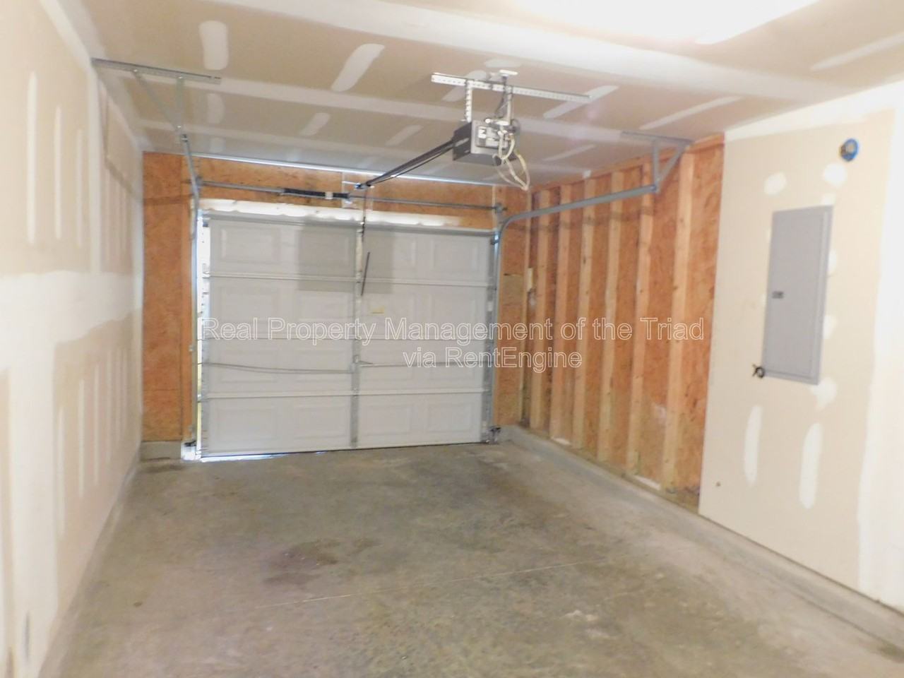 2035 Chapel Park Ln - Photo 7 of 30