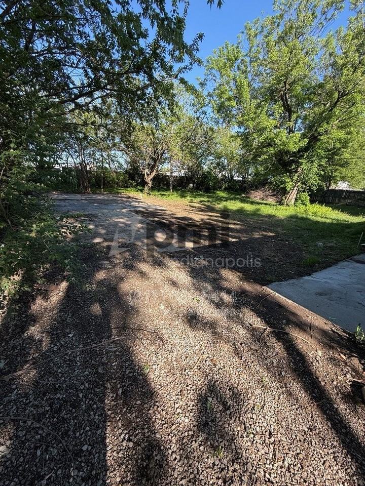1324 Brandt Dr - Photo 5 of 28