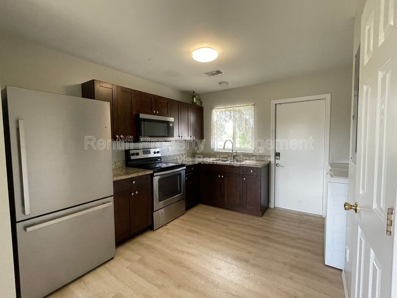 142 Gordon Ave S - Photo 3 of 10