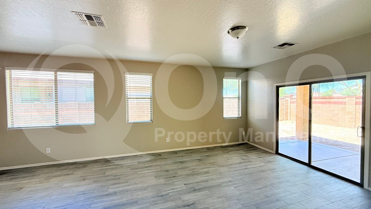 15238 W Jefferson St - Photo 6 of 33